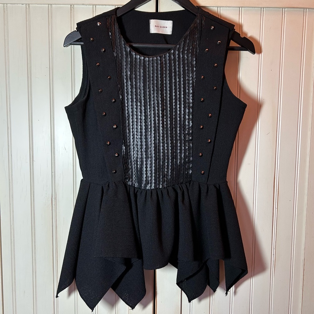 🖤 UNIQUE 🖤 Red Queen Rocker Peplum Sleeveless Top EUC